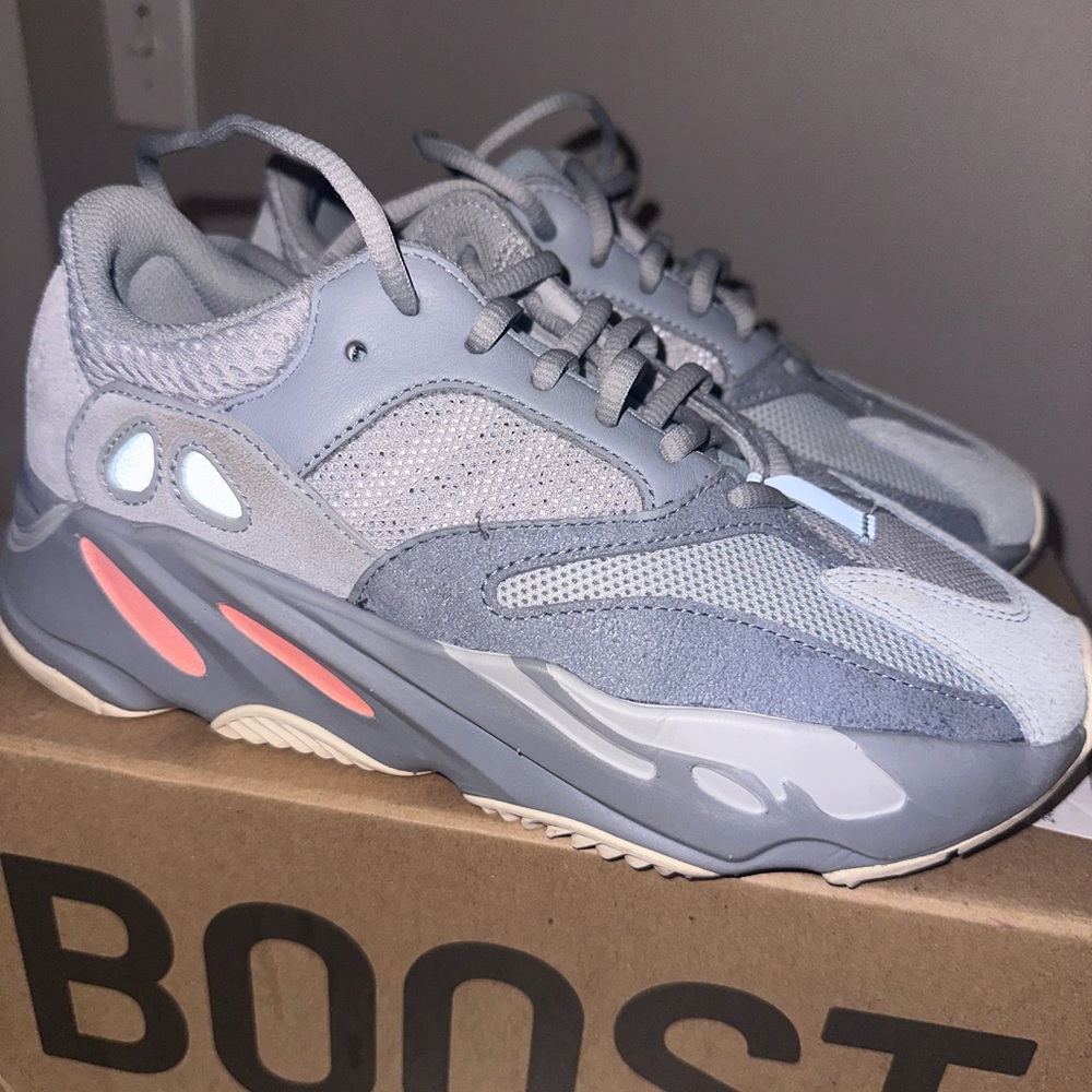 Yeezy Boost 700 Inertia style EG7597